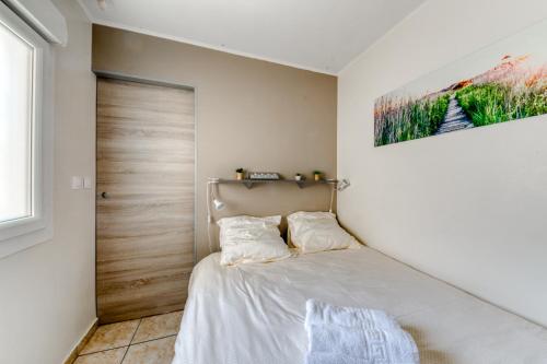Cosy apartment + secured PARKING photo 11