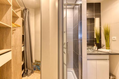 Cosy apartment + secured PARKING photo 9