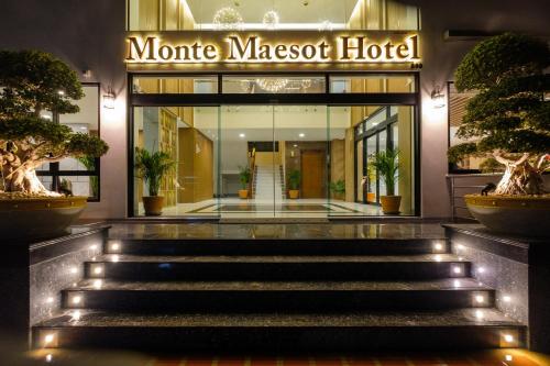 a lobby of a hotel with a sign that reads monroe massage hotel at Monte Maesot hotel in Mae Sot