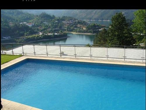 Bazén v ubytování Alojamento Local Lindo Verde nebo v jeho okolí