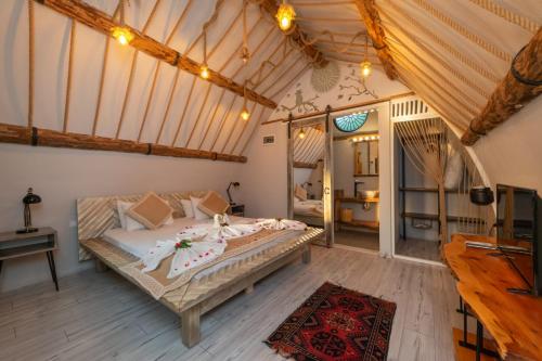 a bedroom with a bed in a room at İksirci Baba Hotel in Oludeniz