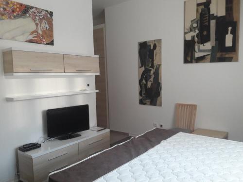 Apartman 34, Hotel Zoned