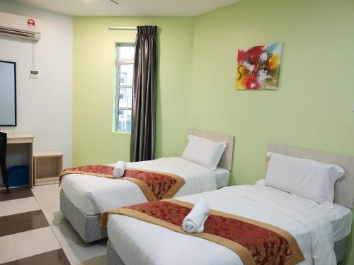 Кровать или кровати в номере LH Hotel Langkap Perak