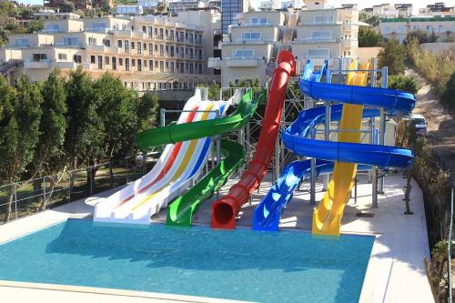 Bazén v ubytování Golden Age Hotel Yalıkavak Bodrum nebo v jeho okolí