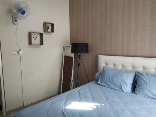 Kama o mga kama sa kuwarto sa Villa Kayana F15 - 2 Bedroom Full AC