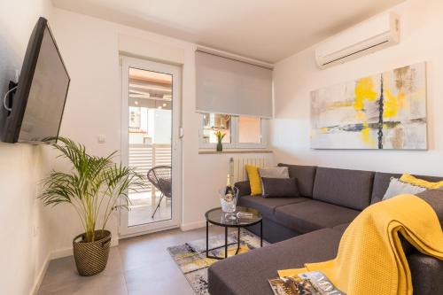 NEW large app near sea, cozy 3 Bedrooms and 2 Bathrooms
