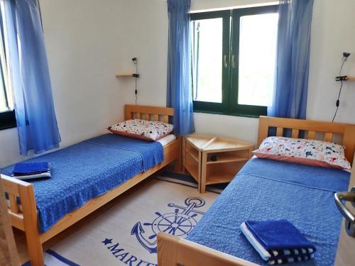 Postel nebo postele na pokoji v ubytování Apartment Adria with seaview