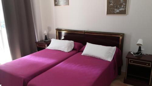 Postel nebo postele na pokoji v ubytování Skol 318C by Completely Marbella