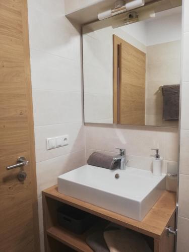 Ένα μπάνιο στο Pramstaller Apartments