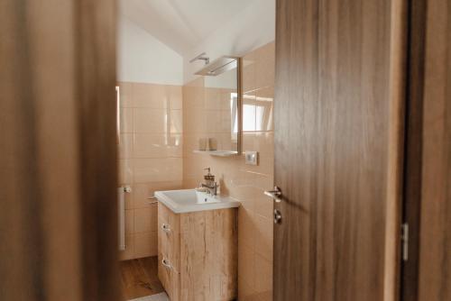 Ένα μπάνιο στο Autentic Adorabil Apartment