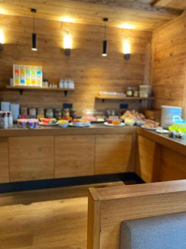 Makanan di atau berdekatan hotel