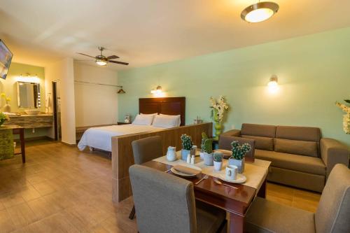 Postel nebo postele na pokoji v ubytování Cuatro Misiones Hotel