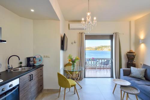 Thalassa mou Seafront suite