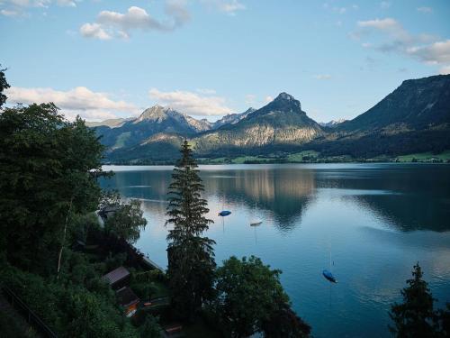 a view of a lake with mountains in the background at SEE Moment Appartements ADULTS ONLY in St. Wolfgang