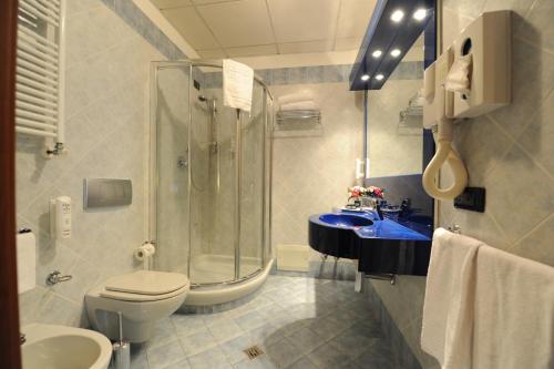 Um banheiro em Hotel Parisi