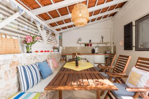 House 60m from the beach