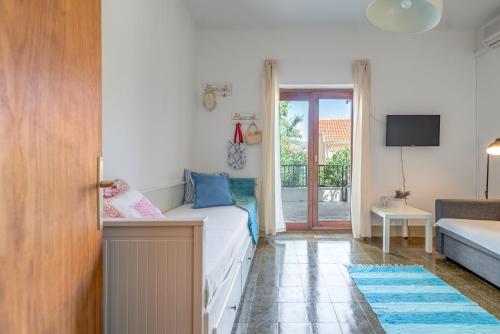 House 60m from the beach