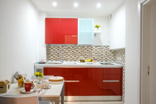 A kitchen or kitchenette at La Fenice