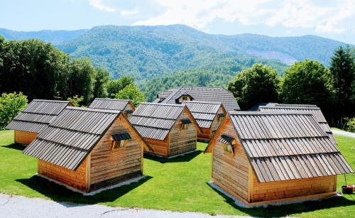 Small wooden houses and Apartments Zgornja Dobrava