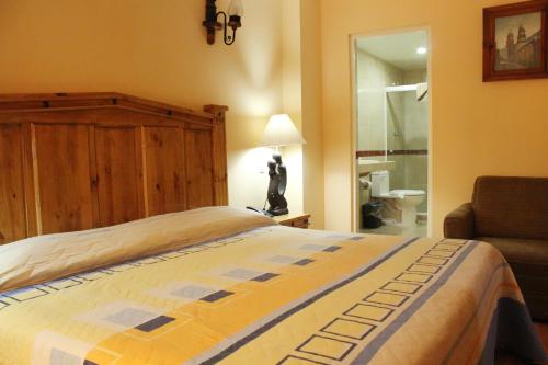 Una cama o camas en una habitación de Meson de la Merced