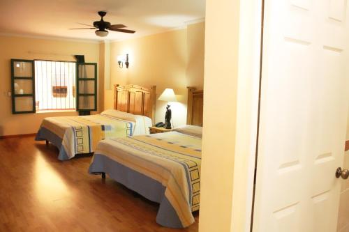 Una cama o camas en una habitación de Meson de la Merced