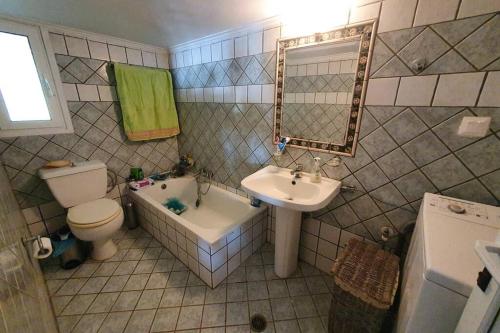 A bathroom at Villa Aliki