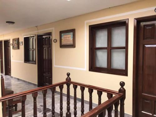 a room with a staircase with windows and a stair case at Hotel Camino de Villaseca in Guanajuato