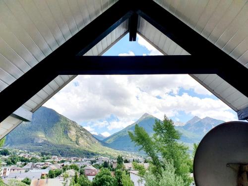 Nespecifikovaný výhled na hory nebo výhled na hory při pohledu z apartmánu