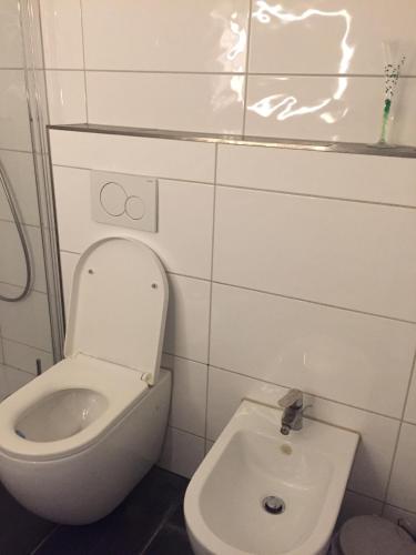 a small bathroom with a toilet and a sink at Dream Apartment Wiesbaden City Balkon RHEIN MAIN CONGRESS CENTER in Wiesbaden