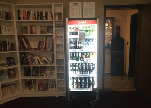 a drink cooler in a room with books at Hotel Hoxter Am Jakobsweg in Höxter