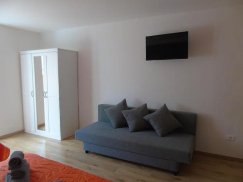 A television and/or entertainment centre at Affittacamere SveMilla