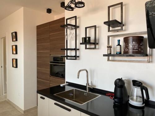 Η κουζίνα ή μικρή κουζίνα στο Luxury Home I LENTISCHI