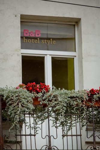 a building with a bunch of flowers in a window at In Astra in Vilnius
