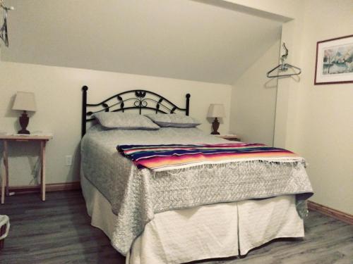 Un pat sau paturi într-o cameră la Gite Pousse Pioche