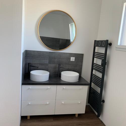 a bathroom with two sinks and a mirror at La Bellangerie Gîte et Spa in Forcé