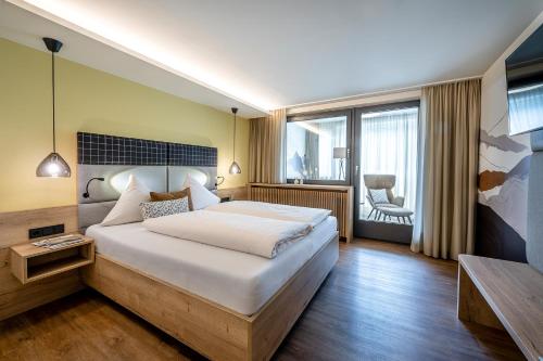 Una cama o camas en una habitación de Hotel Klingler