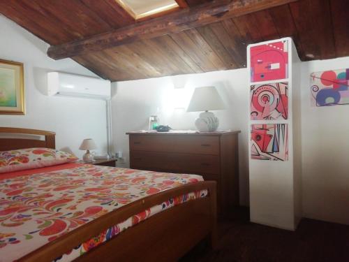 a bedroom with a bed and a table with a lamp at Casa San Salvatore in Càbras