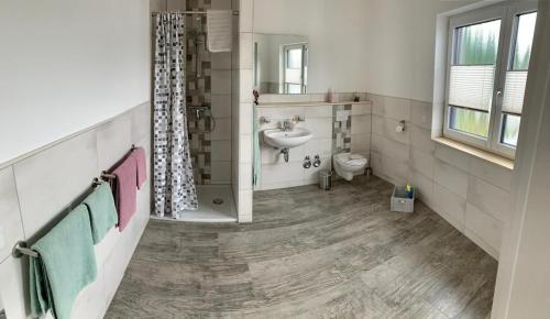 Ένα μπάνιο στο Ferienwohnung zur Dexter-Zucht Coswig (Anhalt)