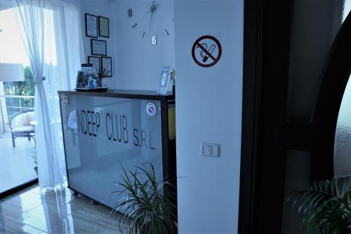 Sijil, anugerah, tanda atau dokumen lain yang dipamerkan di Indeep Club