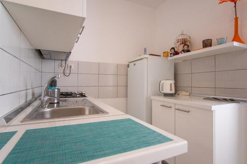 Kuchyňa alebo kuchynka v ubytovaní Private Holliday Apartment