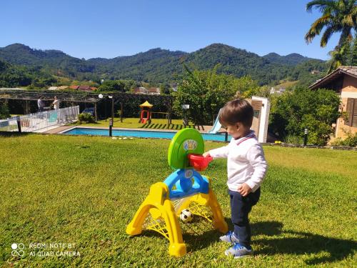 Niños alojados en Pousada Harmonia Pomerana
