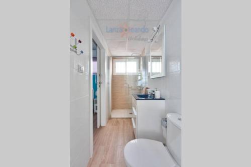 A bathroom at Vivienda Vacacional 1 Residence Los Delfines Blue Lagoon