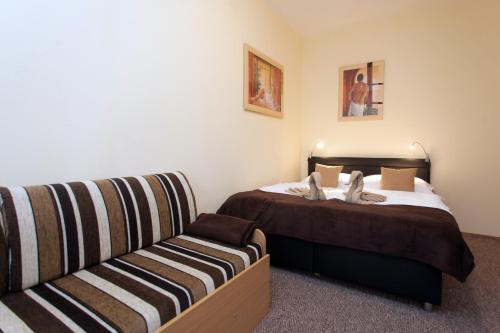 Ένα ή περισσότερα κρεβάτια σε δωμάτιο στο Apartmán DOMINO v Horci na Donovaloch