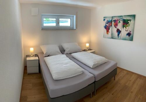 Ліжко або ліжка в номері Ferienwohnung Zum Hohlenstein
