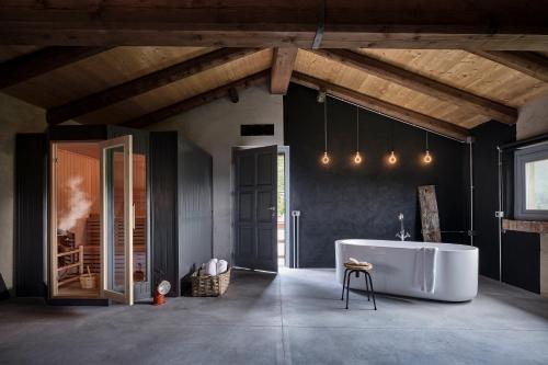 A bathroom at Cascina Facelli - Luxury Country House