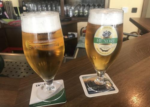 two glasses of beer sitting on a table at Hotel Hoxter Am Jakobsweg in Höxter