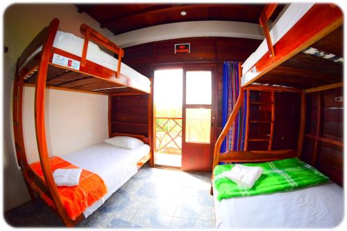 Ein Bett oder Betten in einem Zimmer der Unterkunft Esperanto Bed & Breakfast Surf Hostel