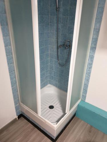 a bathroom with a shower with a drain at Studio refait à neuf in Saint-Jean-Saint-Nicolas
