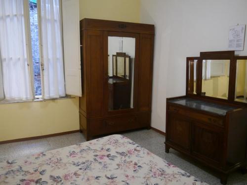 a bedroom with a dresser and a bed and a mirror at Albergo Tre Donzelle in Siena