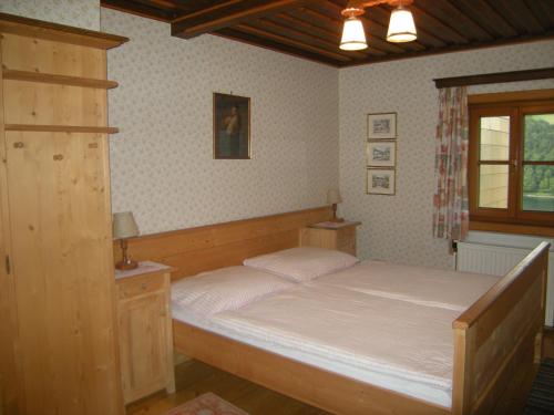 a bedroom with a bed in a room at Haus Schraml in Grundlsee